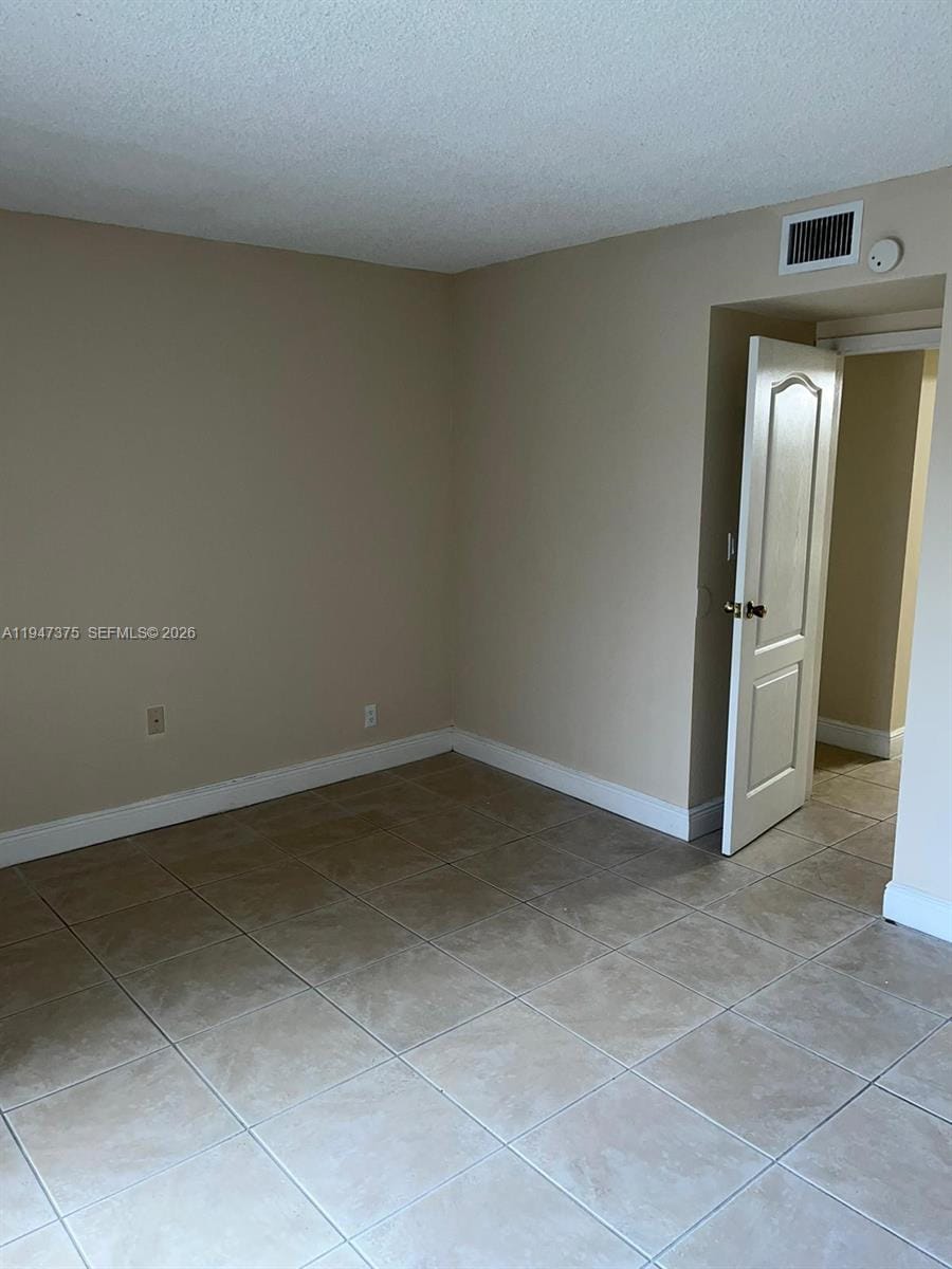 5221 Geneva Way 302 — photo 8
