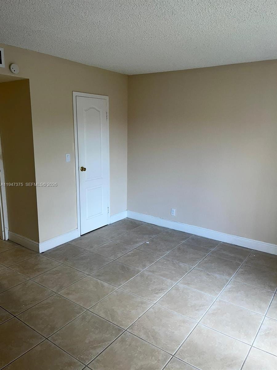 5221 Geneva Way 302 — photo 9
