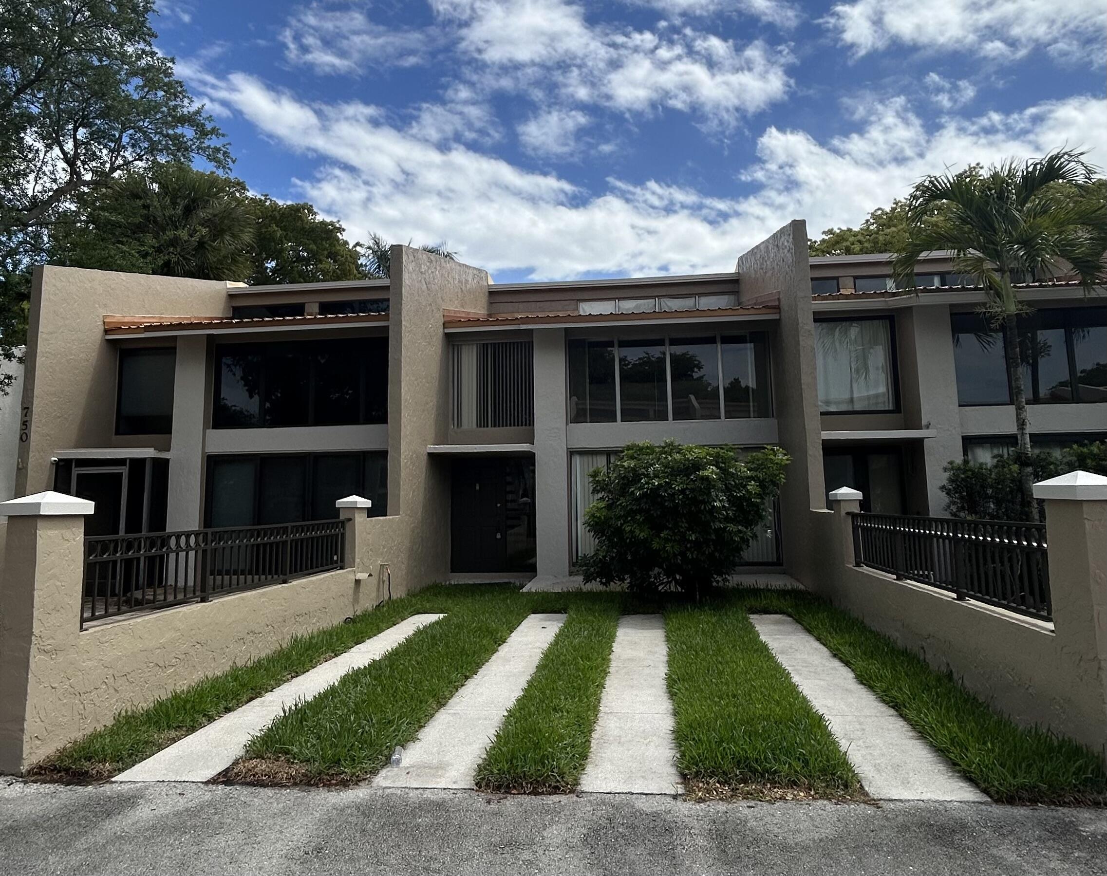 750 E Coco Plum Circle 2, Plantation, FL 33324, Plantation