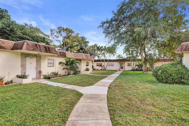 439 SW Natura Avenue A, Deerfield Beach, FL 33441