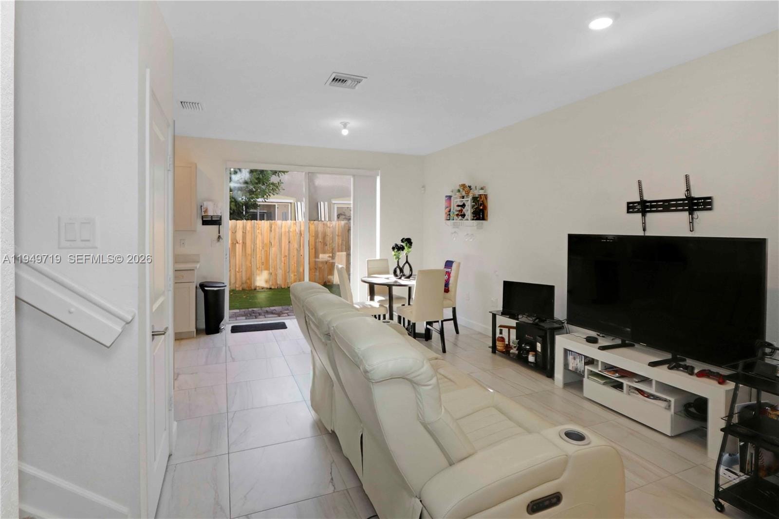 2432 SE 10th Court — photo 5
