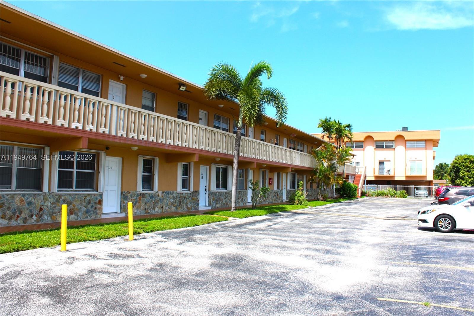 1154 W 35th Street 221, Hialeah, FL 33012