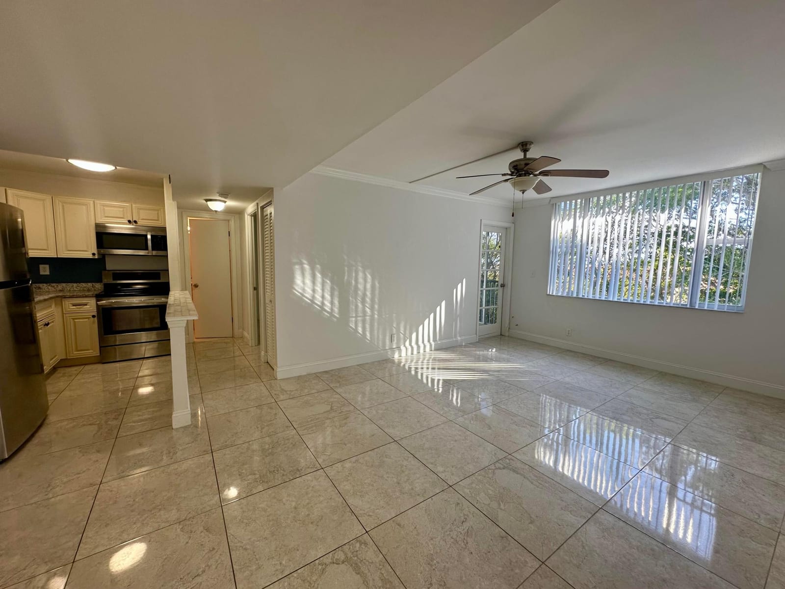 1810 New Palm Way 417 — photo 6