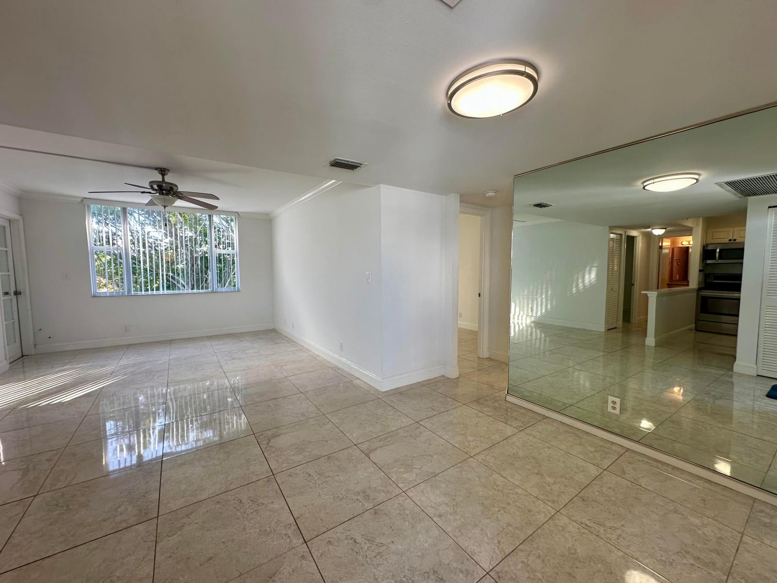 1810 New Palm Way 417 — photo 10