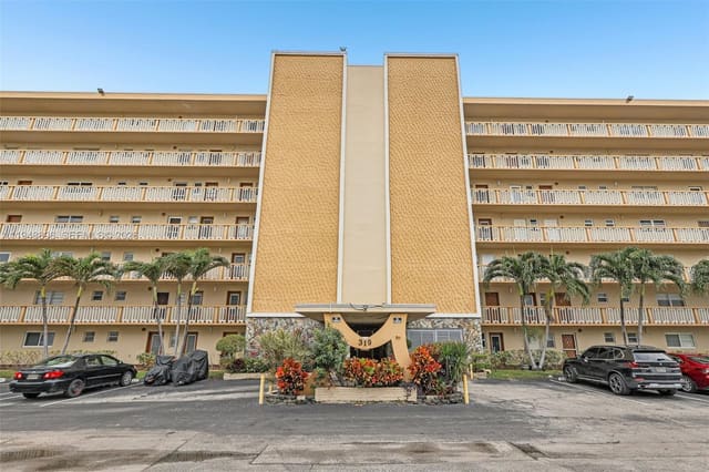 319 NE 14th Avenue 501, Hallandale Beach, FL 33009