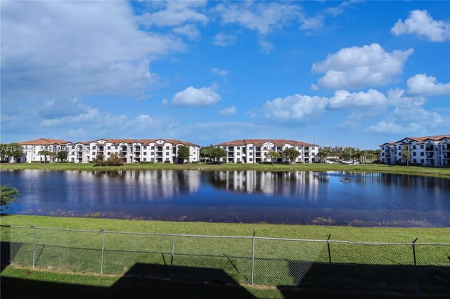 9373 Fontainebleau Boulevard K234, Miami, FL 33172