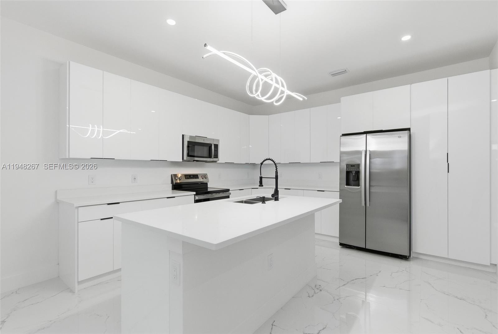 161 Blackstone Drive — photo 2