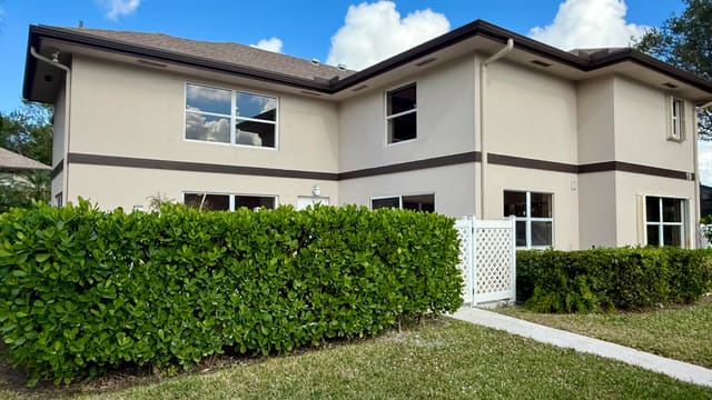 19 Amherst Court C, sold in Stamford At Royal Palm Beach, Royal Palm Beach, FL