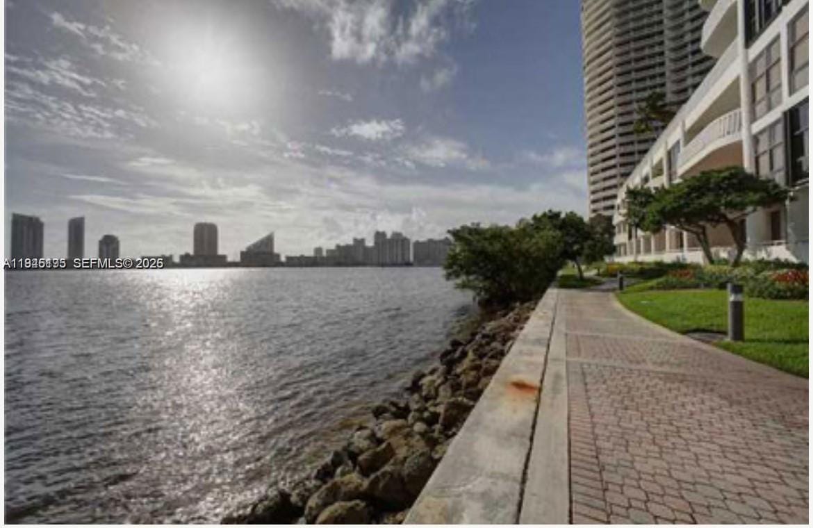 3000 Island Boulevard 325, Aventura, FL 33160 photo 2