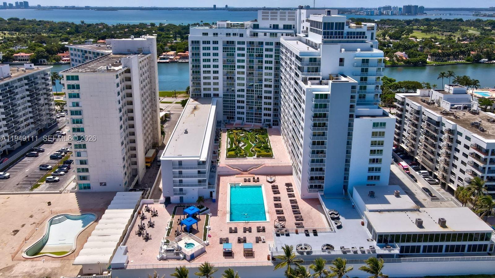 5401 Collins Avenue 340 — photo 2