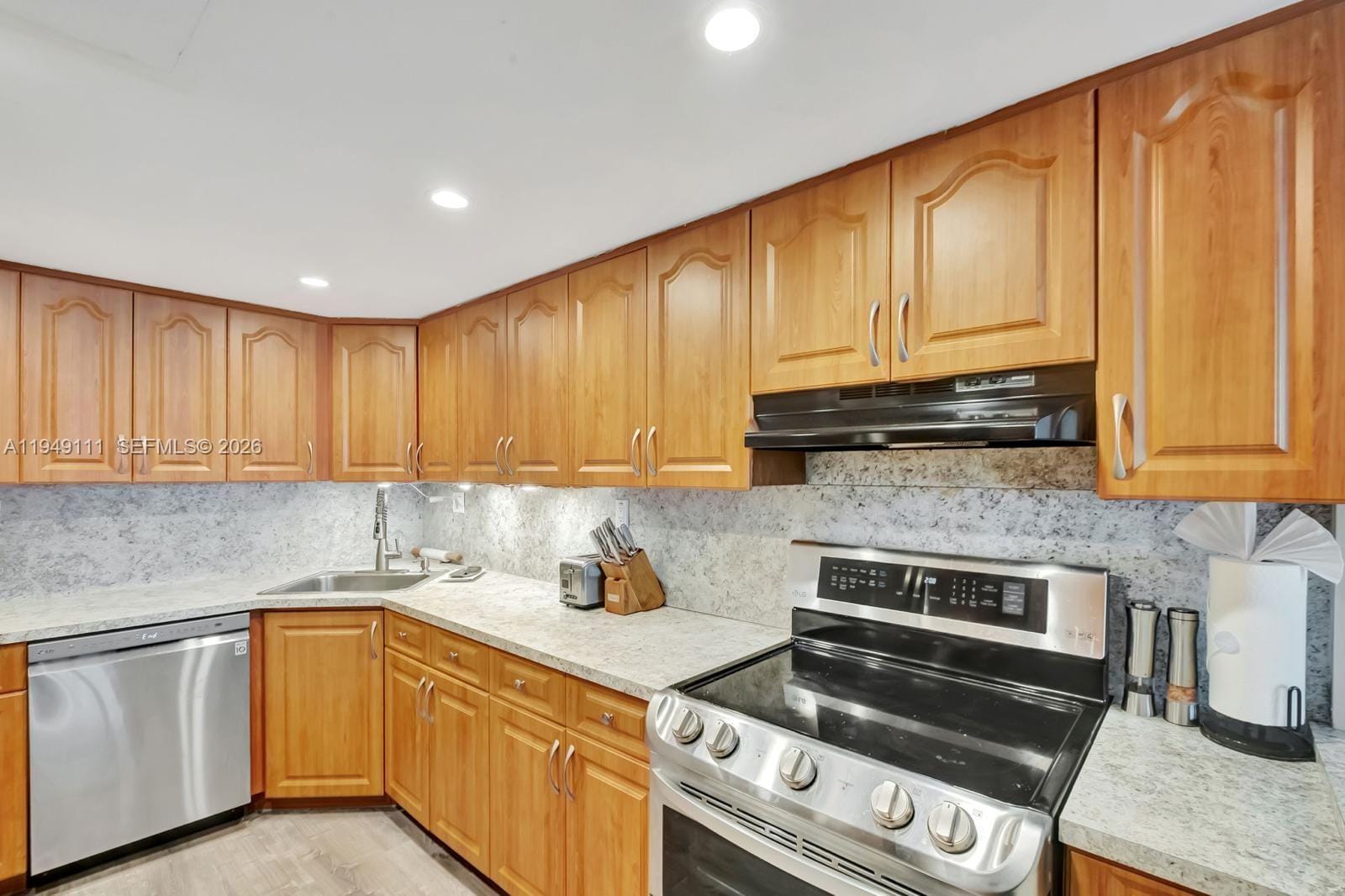 5401 Collins Avenue 340 — photo 5