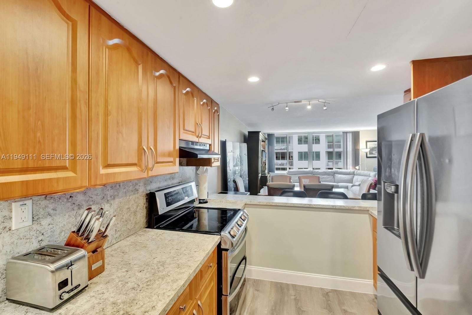 5401 Collins Avenue 340 — photo 7