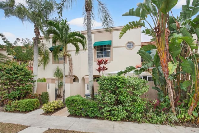 6621 Via Regina 6621, sold in Plum At Boca Pointe, Boca Raton, FL