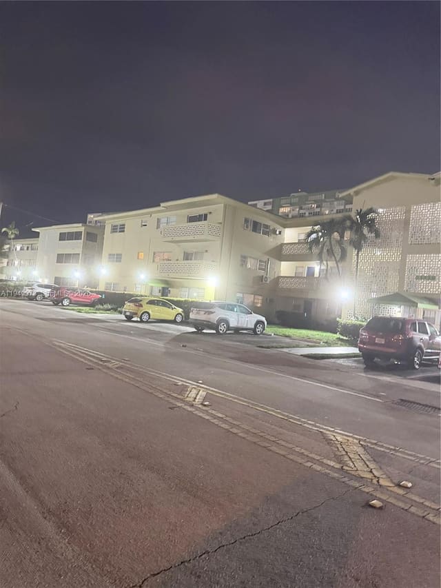 11930 NE 19th Drive 28, North Miami, FL 33181