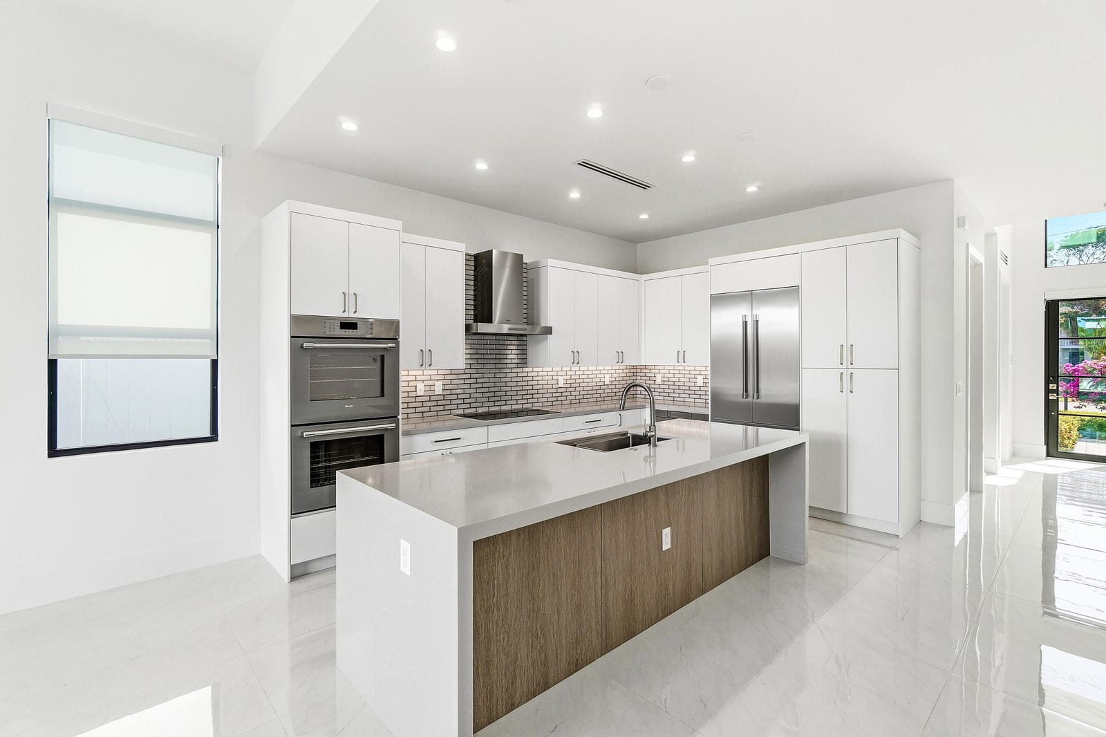691 Kingsbridge Street — photo 2