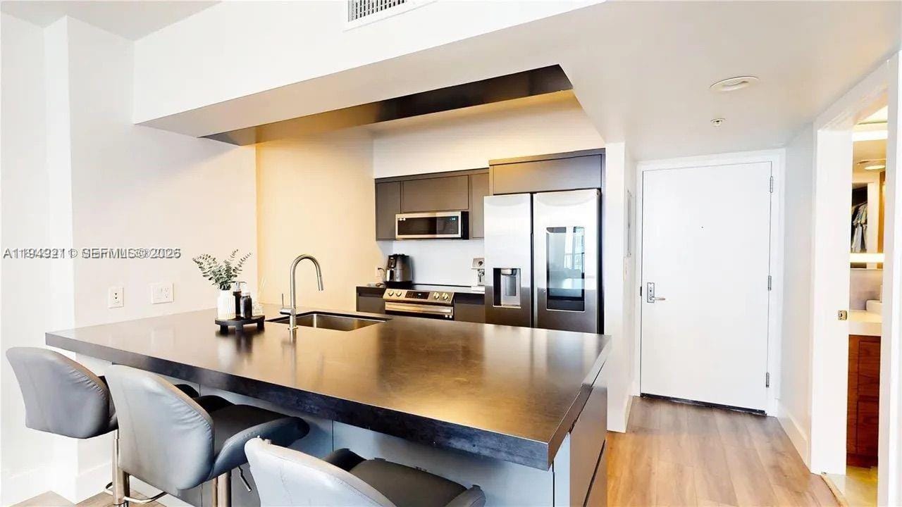 1750 N Bayshore Drive 2803, Miami, FL 33132 photo 4