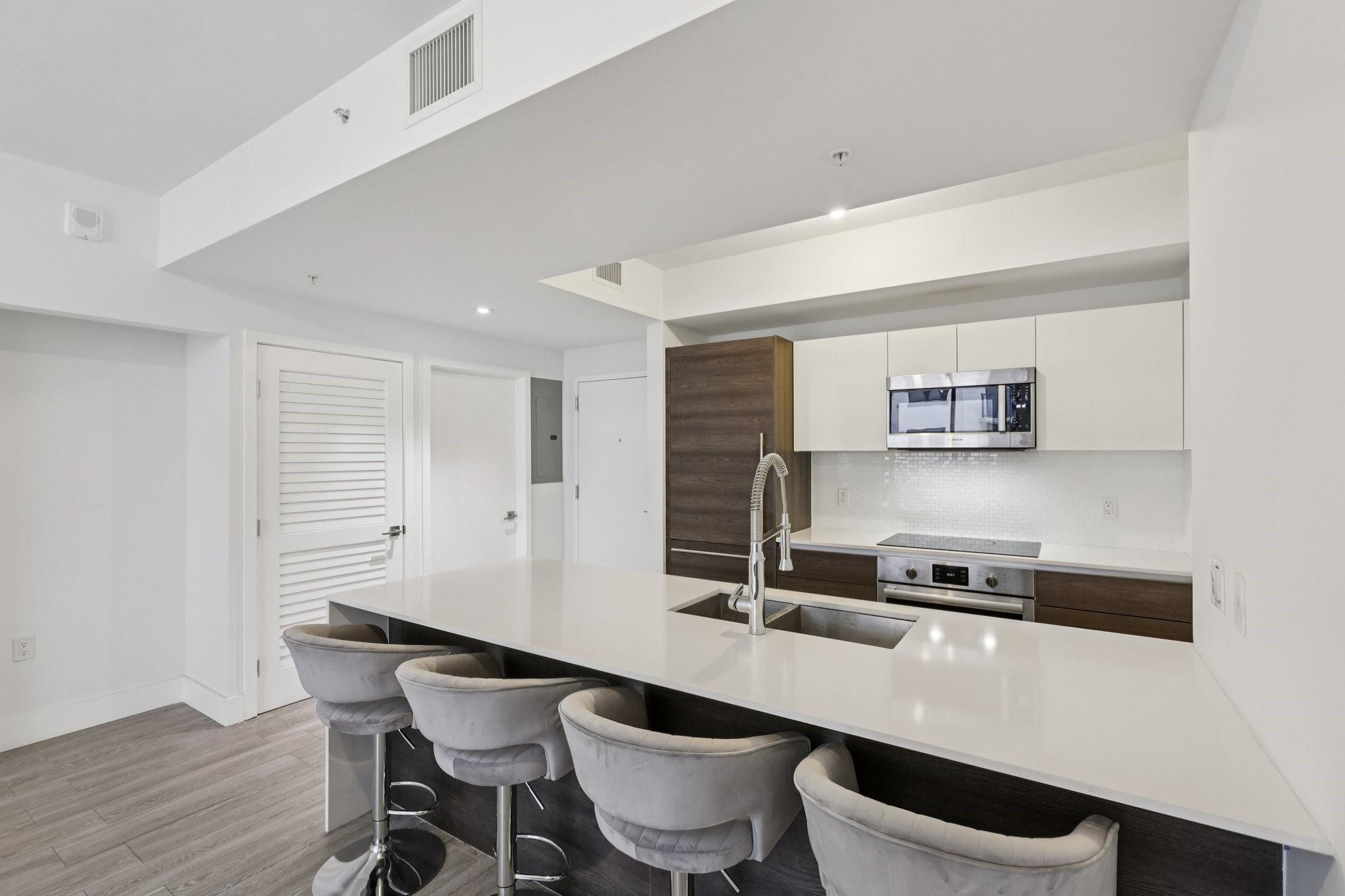 301 Altara Avenue 620 — photo 6