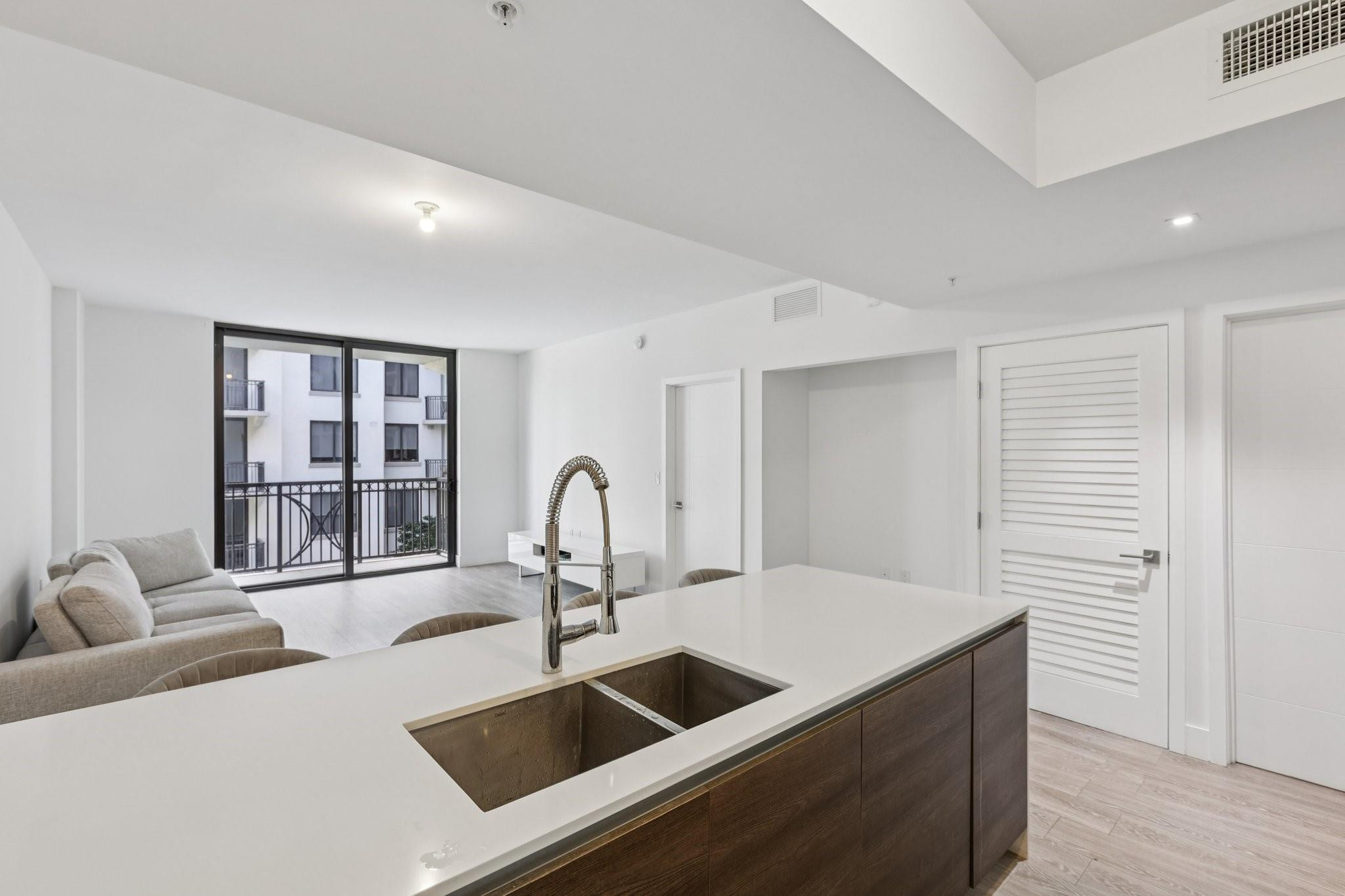301 Altara Avenue 620 — photo 9