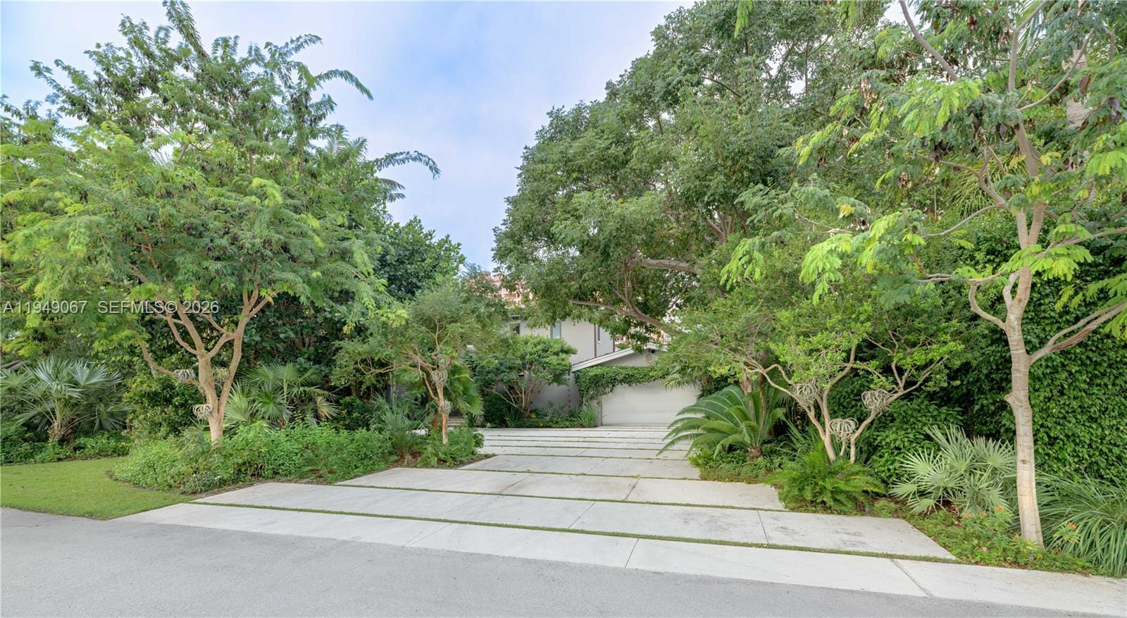 6840 Sunrise Place, Coral Gables, FL 33133 photo 2