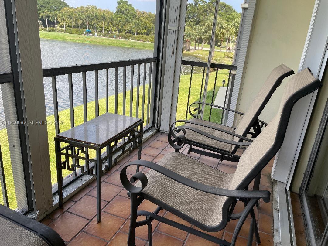 9423 S Hollybrook Lake Drive 203, Pembroke Pines, FL 33025, Pembroke Pines
