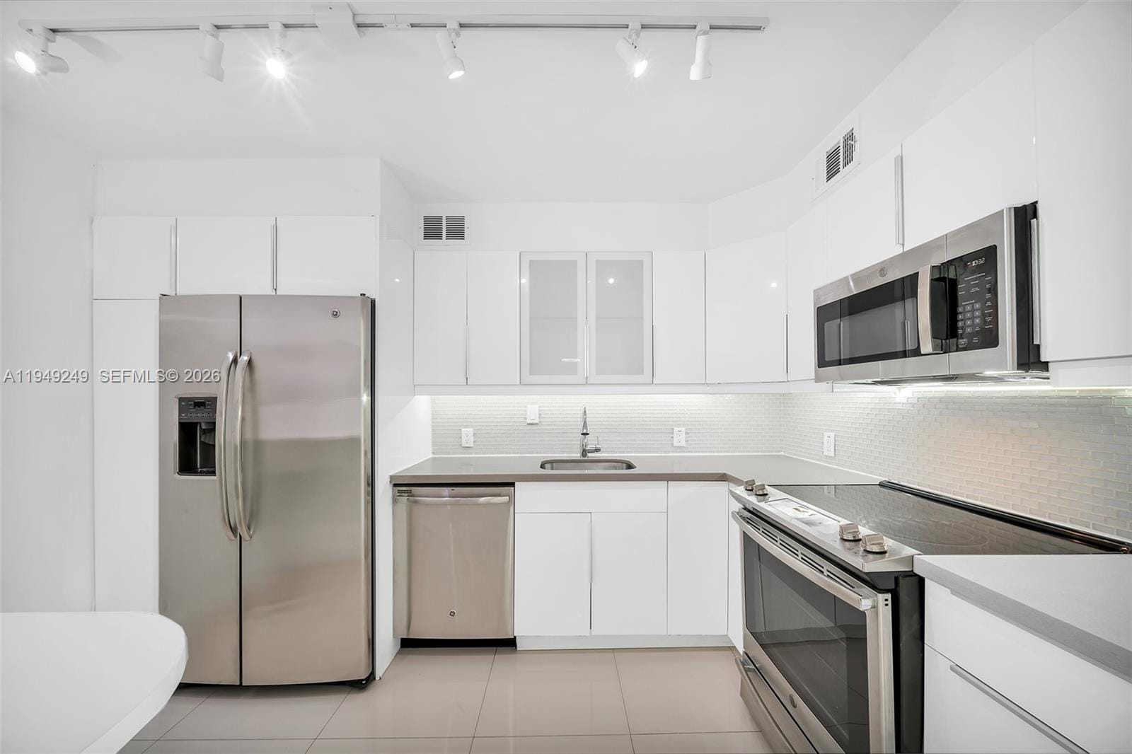 100 Bayview Drive 408, Sunny Isles Beach, FL 33160 photo 18
