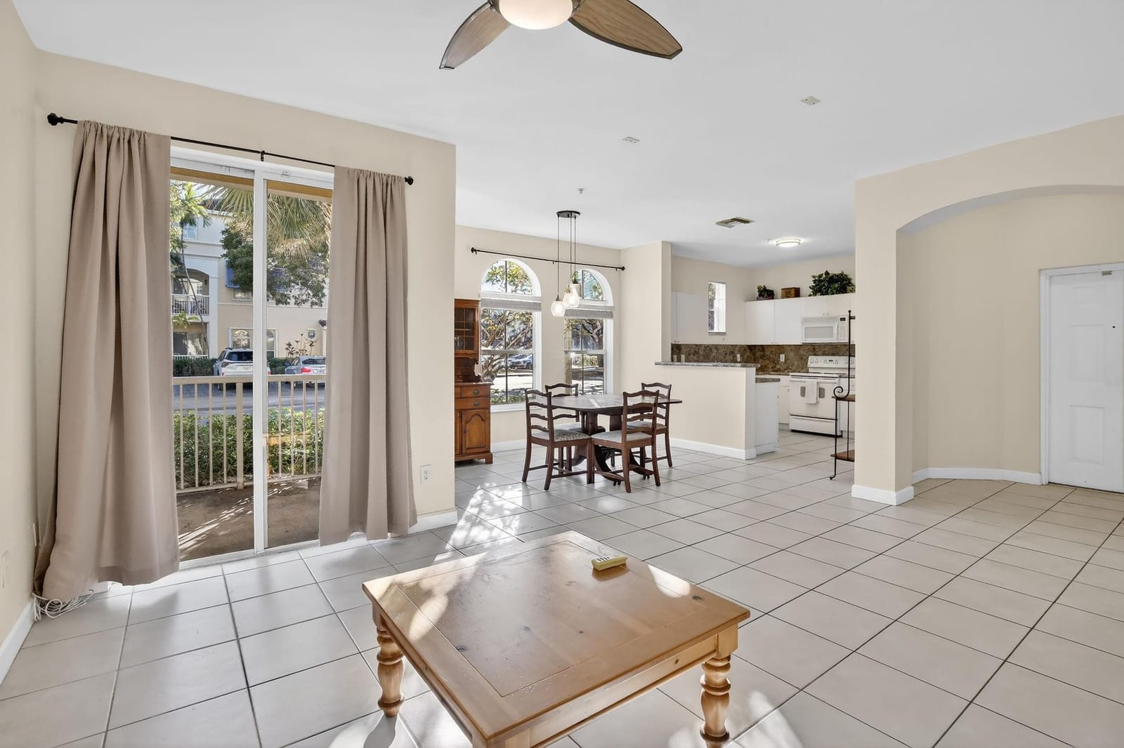 100 Jacaranda Country Club Drive 101 — photo 2