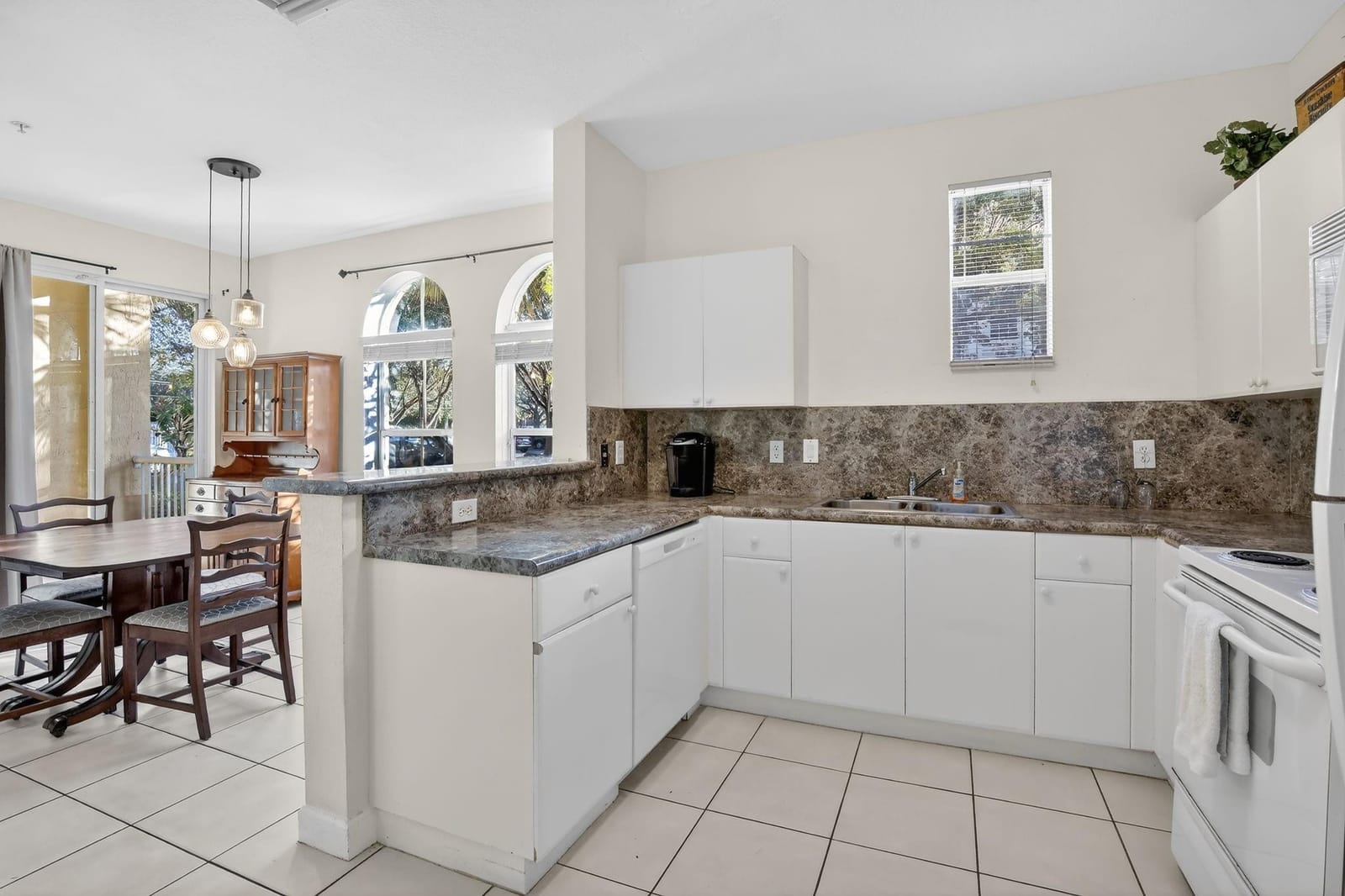 100 Jacaranda Country Club Drive 101 — photo 11
