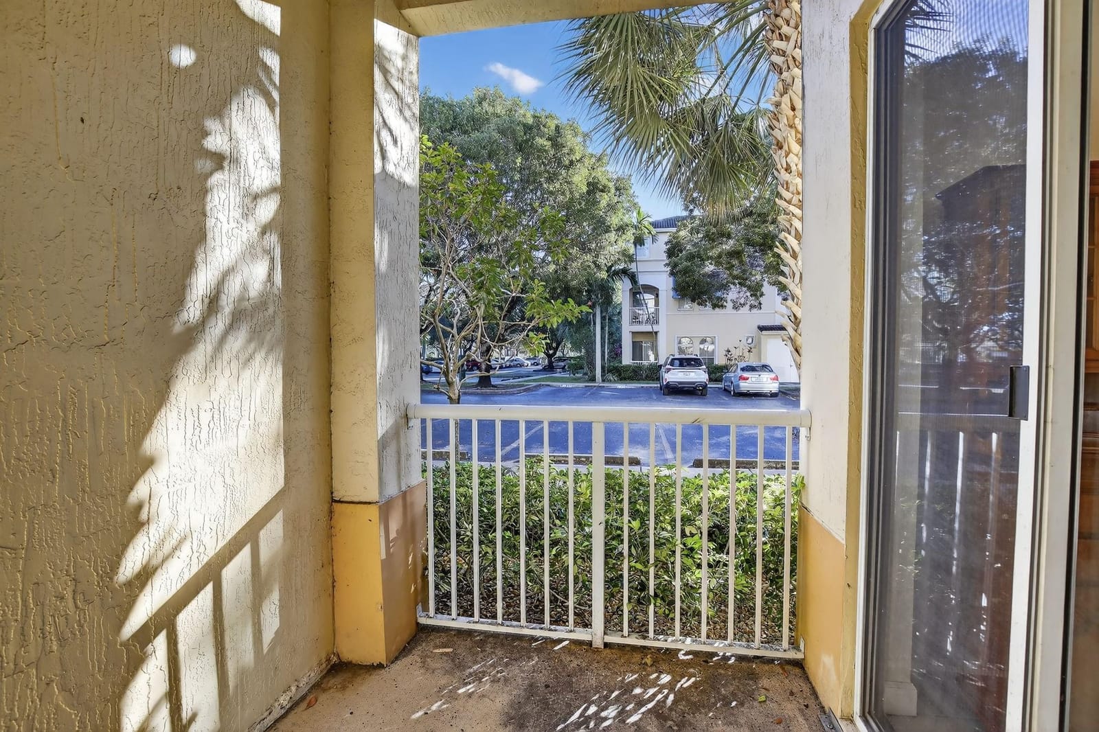 100 Jacaranda Country Club Drive 101, Plantation, FL 33324 photo 14