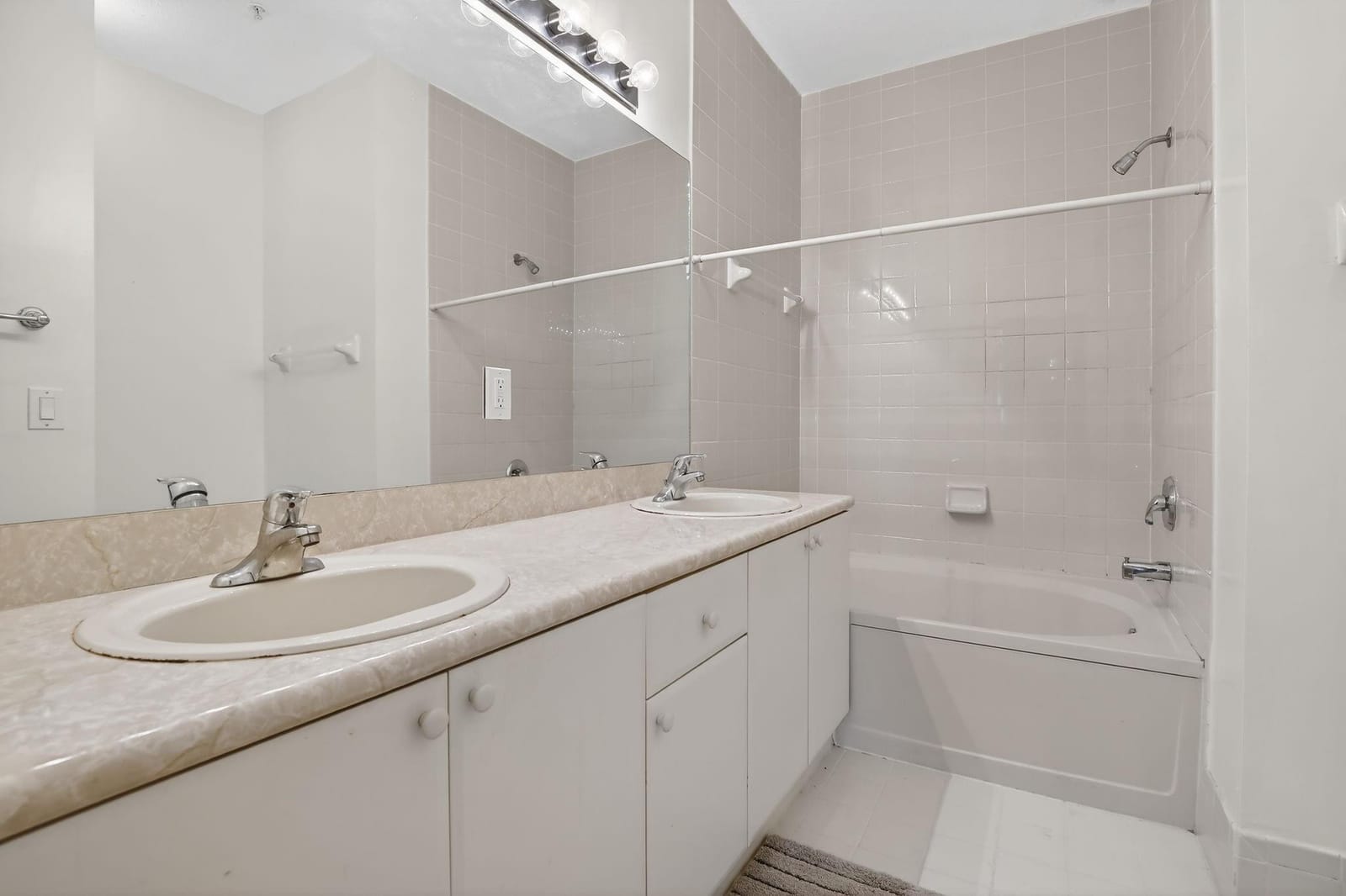 100 Jacaranda Country Club Drive 101, Plantation, FL 33324 photo 19