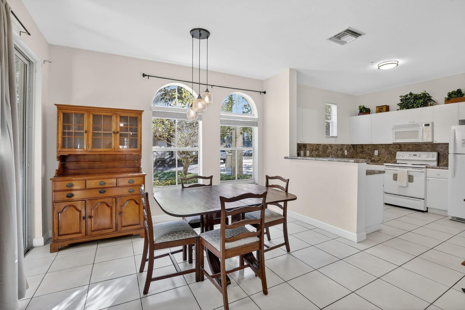 100 Jacaranda Country Club Drive 101 — photo 7