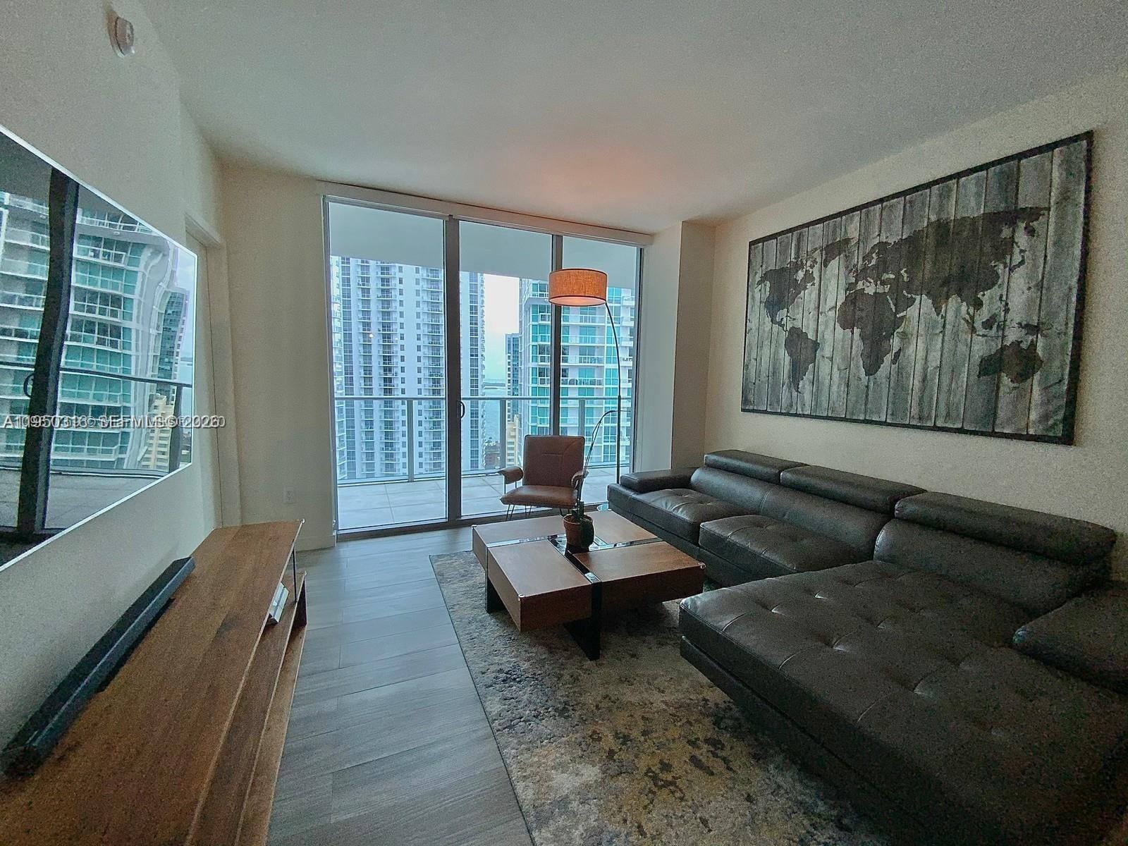 1100 S Miami Avenue 2811 — photo 2
