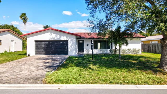 4005 NW 76th Avenue, Coral Springs, FL 33065