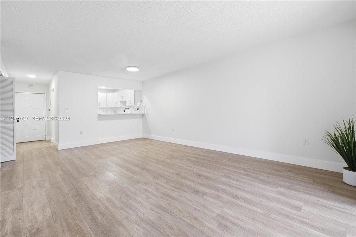 6960 Miami Gardens Drive 2-124 — photo 2