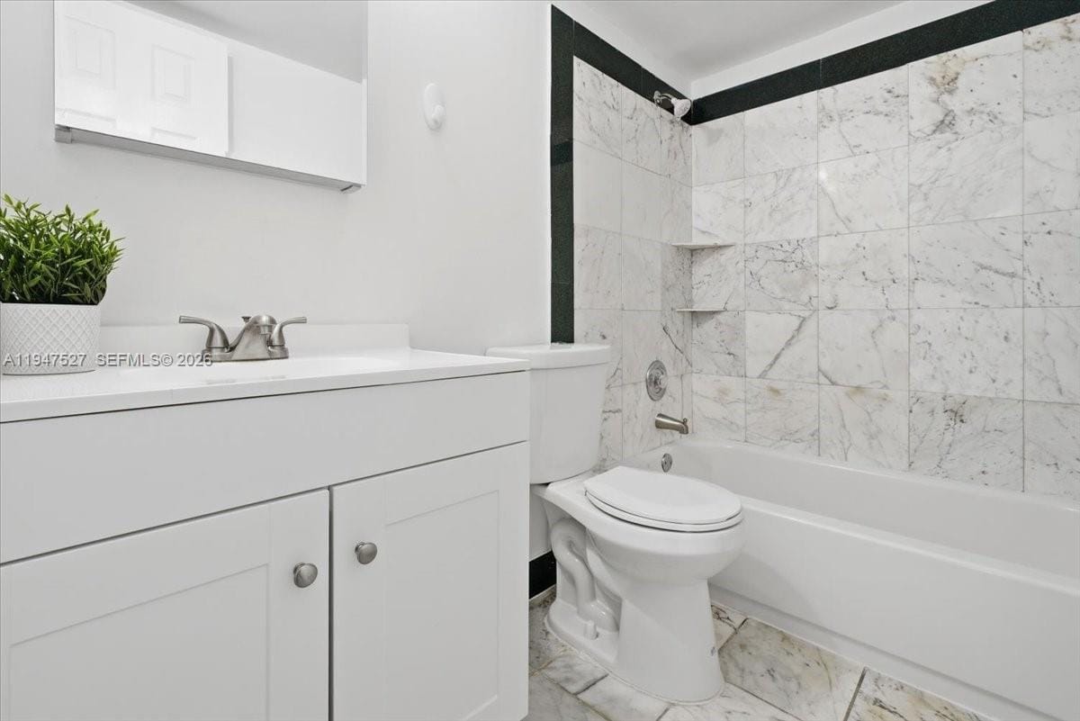6960 Miami Gardens Drive 2-124 — photo 11
