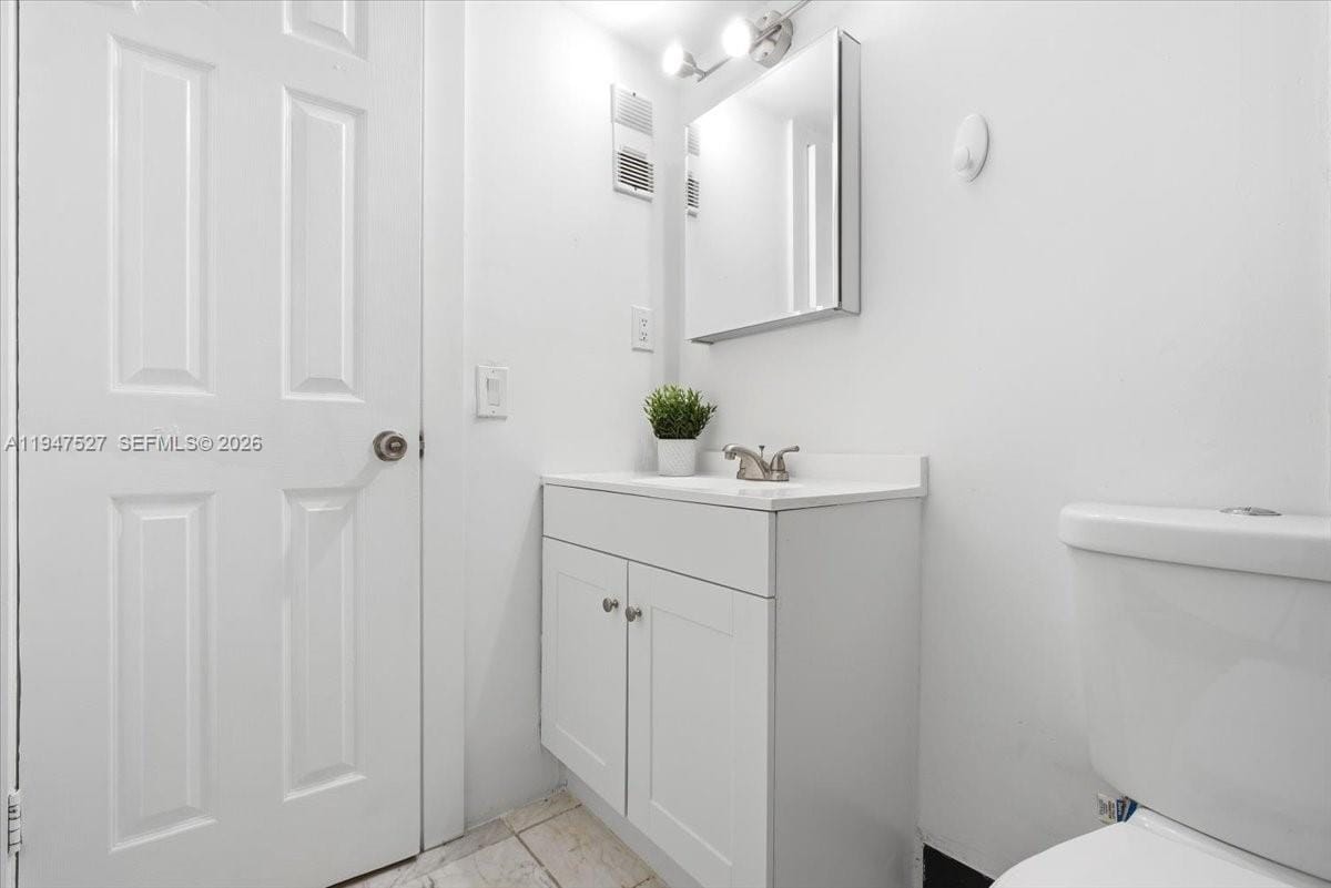6960 Miami Gardens Drive 2-124 — photo 12