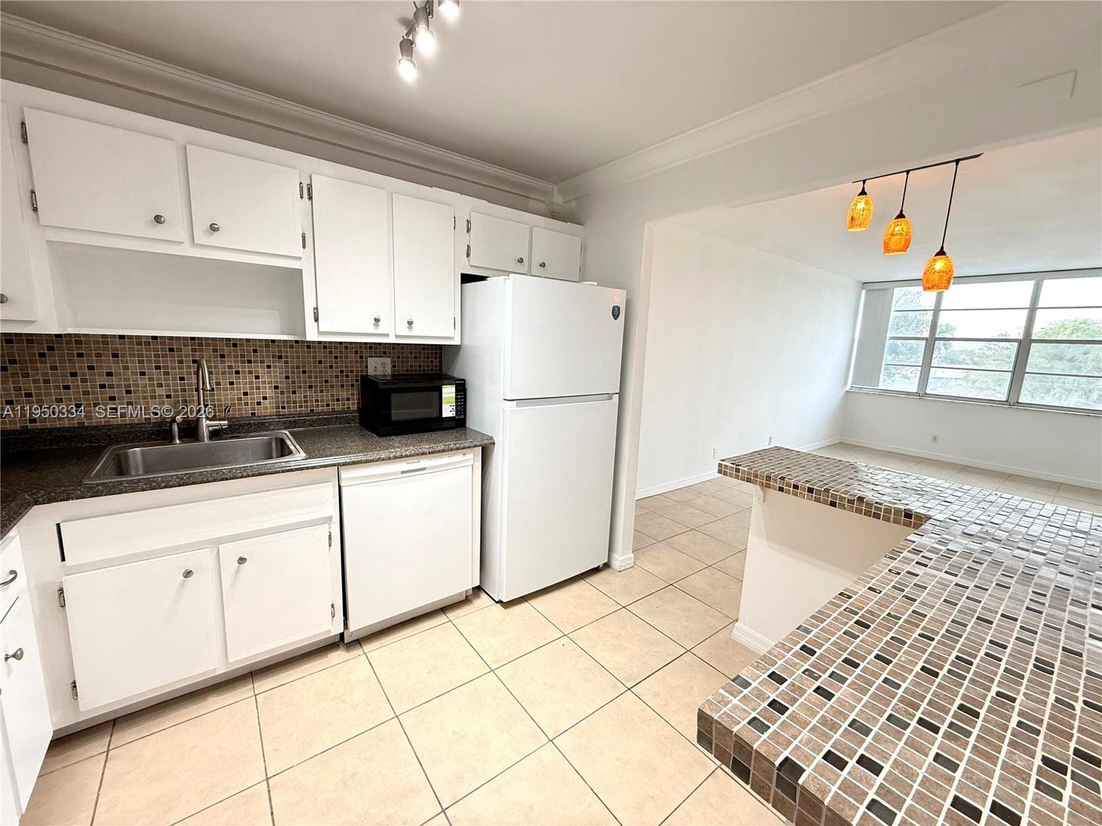 2771 Taft Street 411 — photo 8