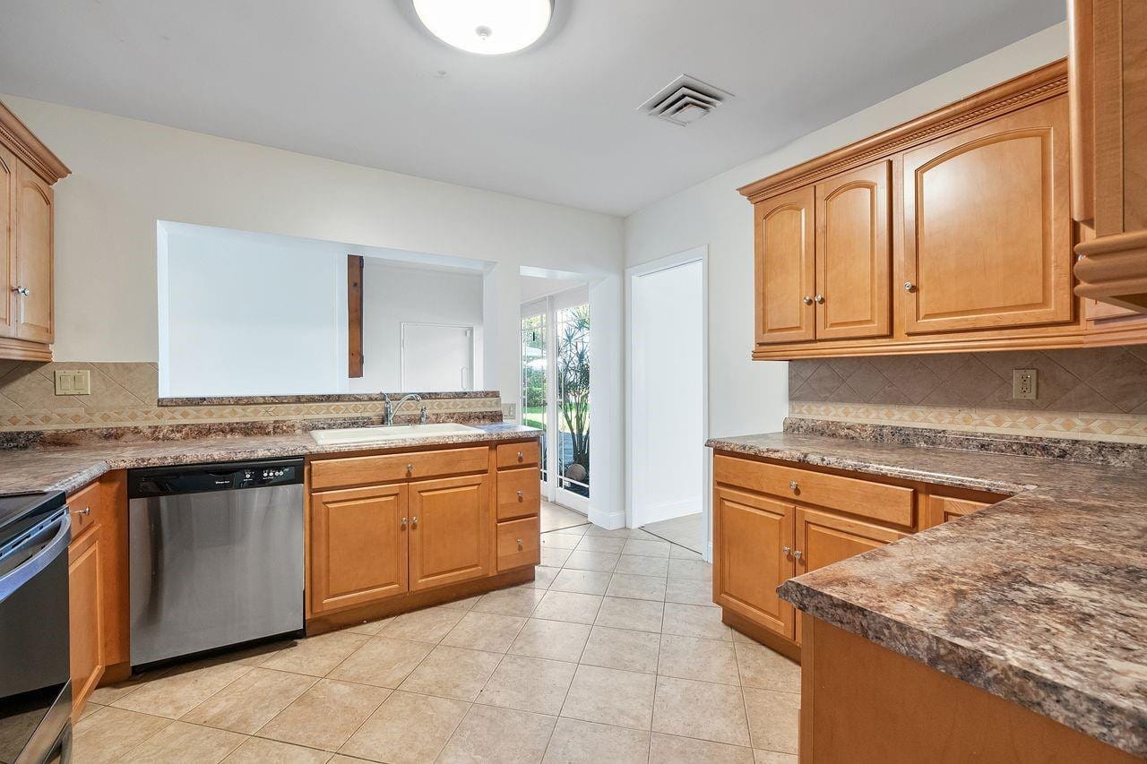 1431 S Ocean Boulevard 87, Lauderdale-By-The-Sea, FL 33062 photo 13