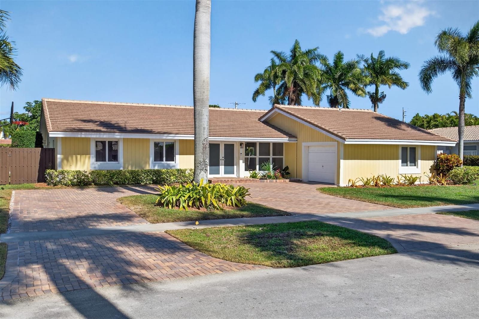 16780 Harbor Court, Weston, FL 33326 photo 2