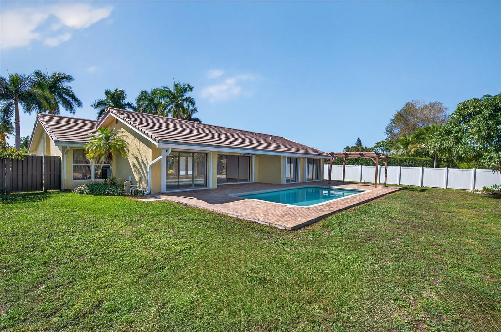 16780 Harbor Court, Weston, FL 33326 photo 4
