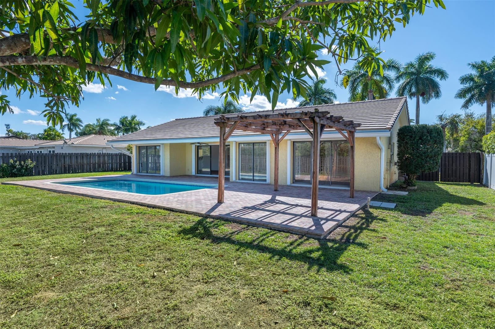 16780 Harbor Court, Weston, FL 33326 photo 5
