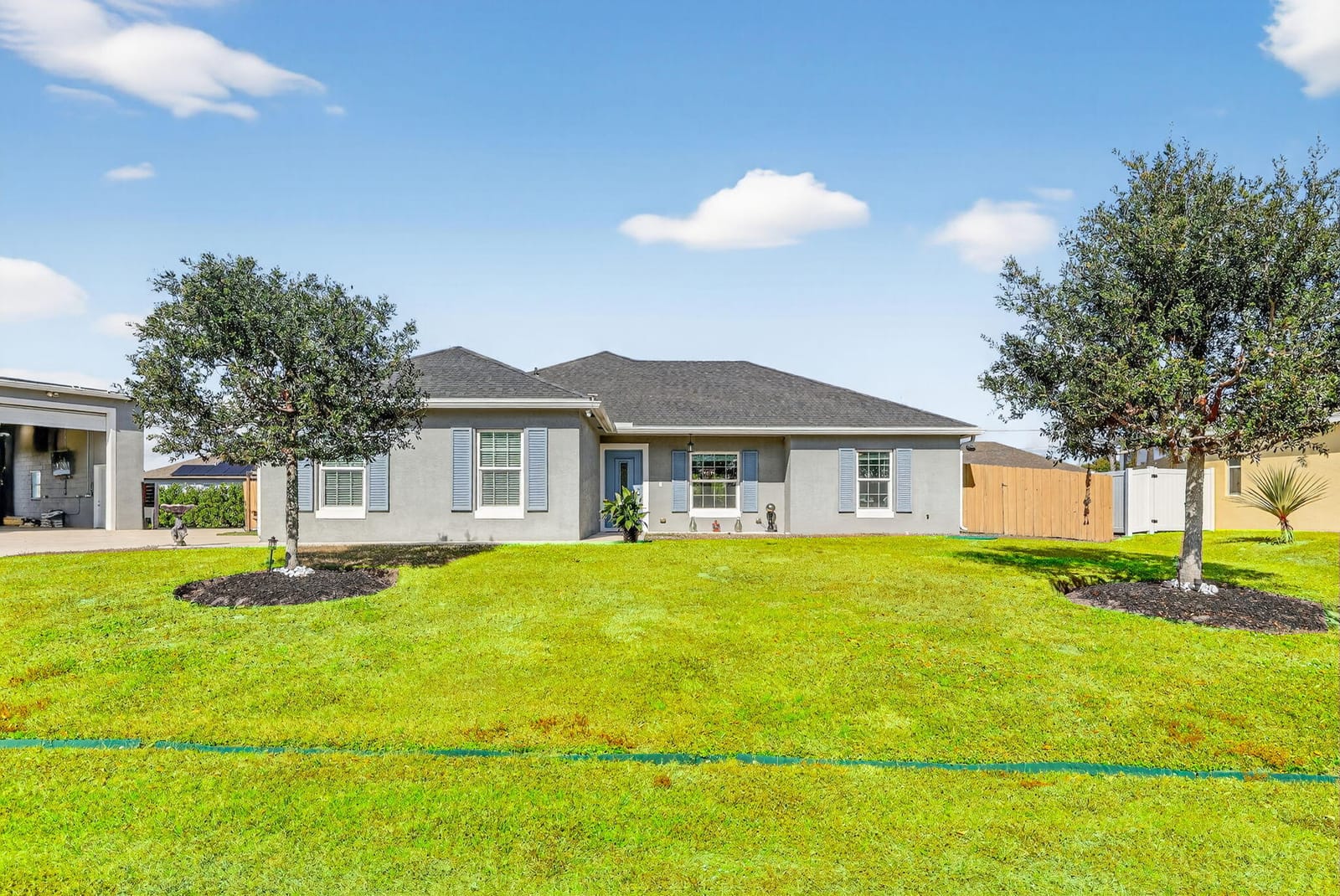 375 SW Alcan Drive — photo 3