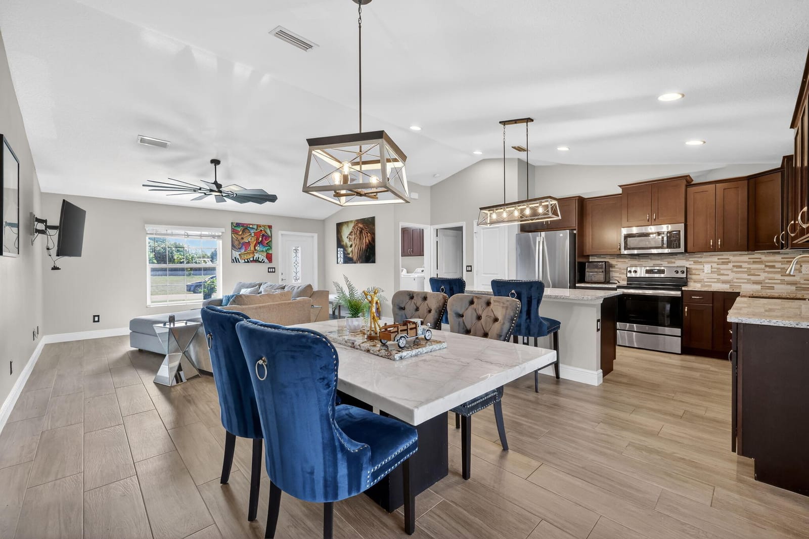 375 SW Alcan Drive — photo 10