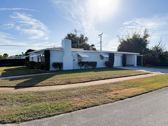 2313 Wabasso Drive, sold in Golfview Heights 8, West Palm Beach, FL