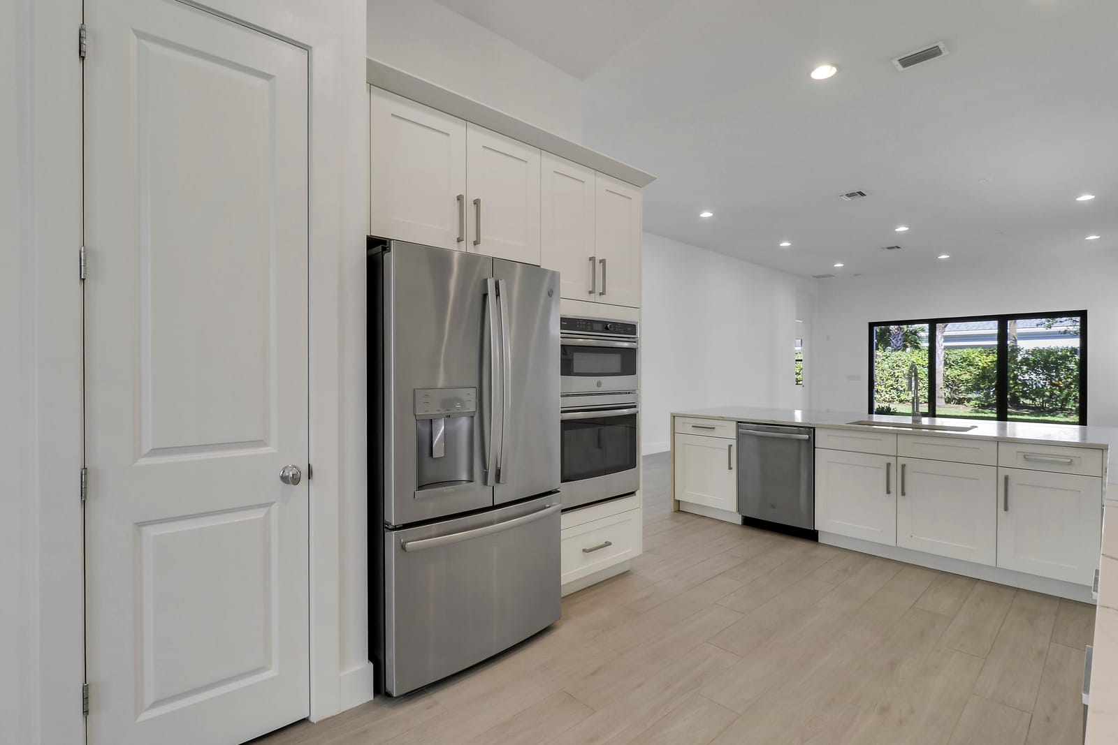 5619 Delacroix Terrace — photo 10