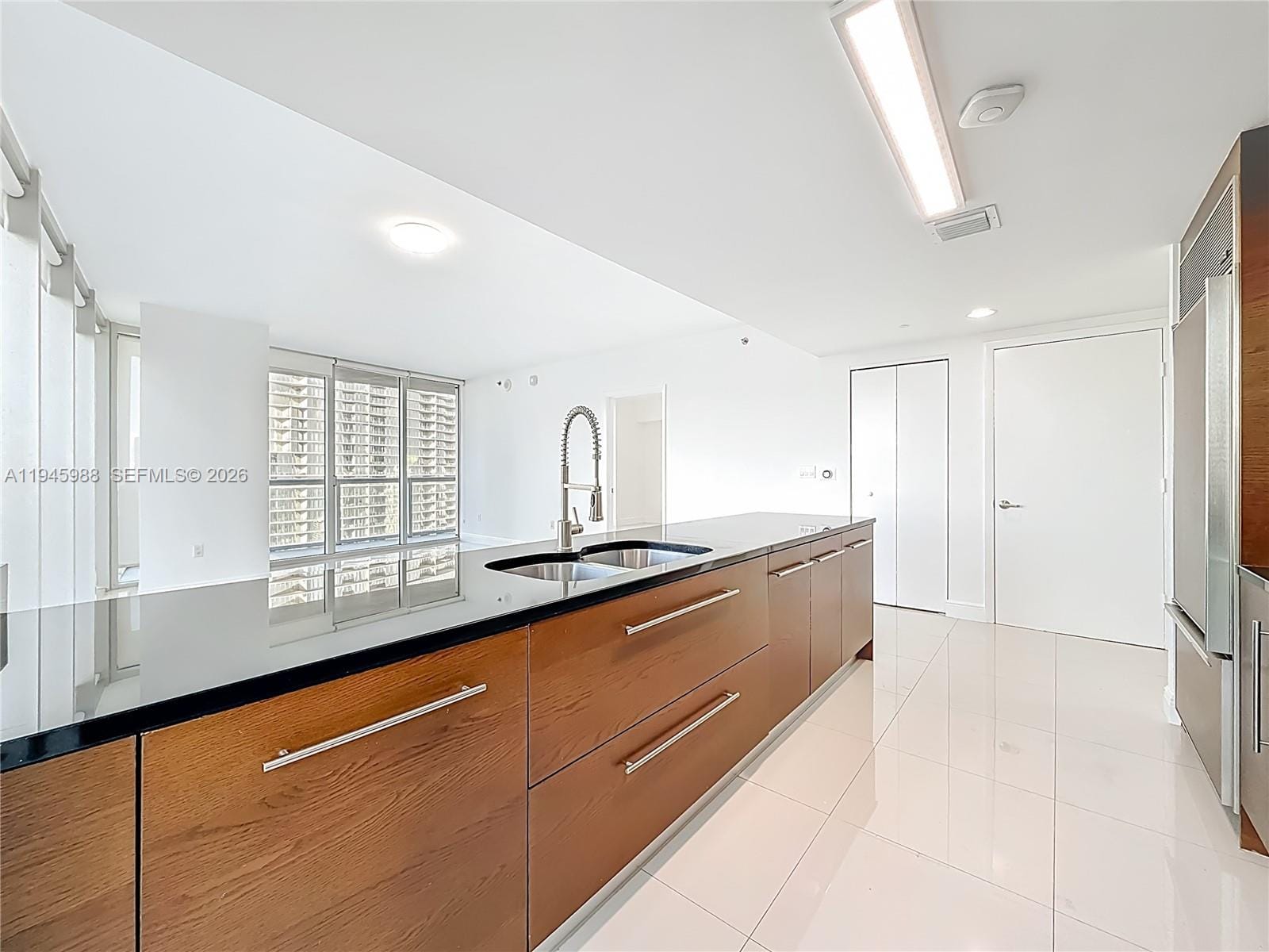 475 Brickell Avenue 4215 — photo 8
