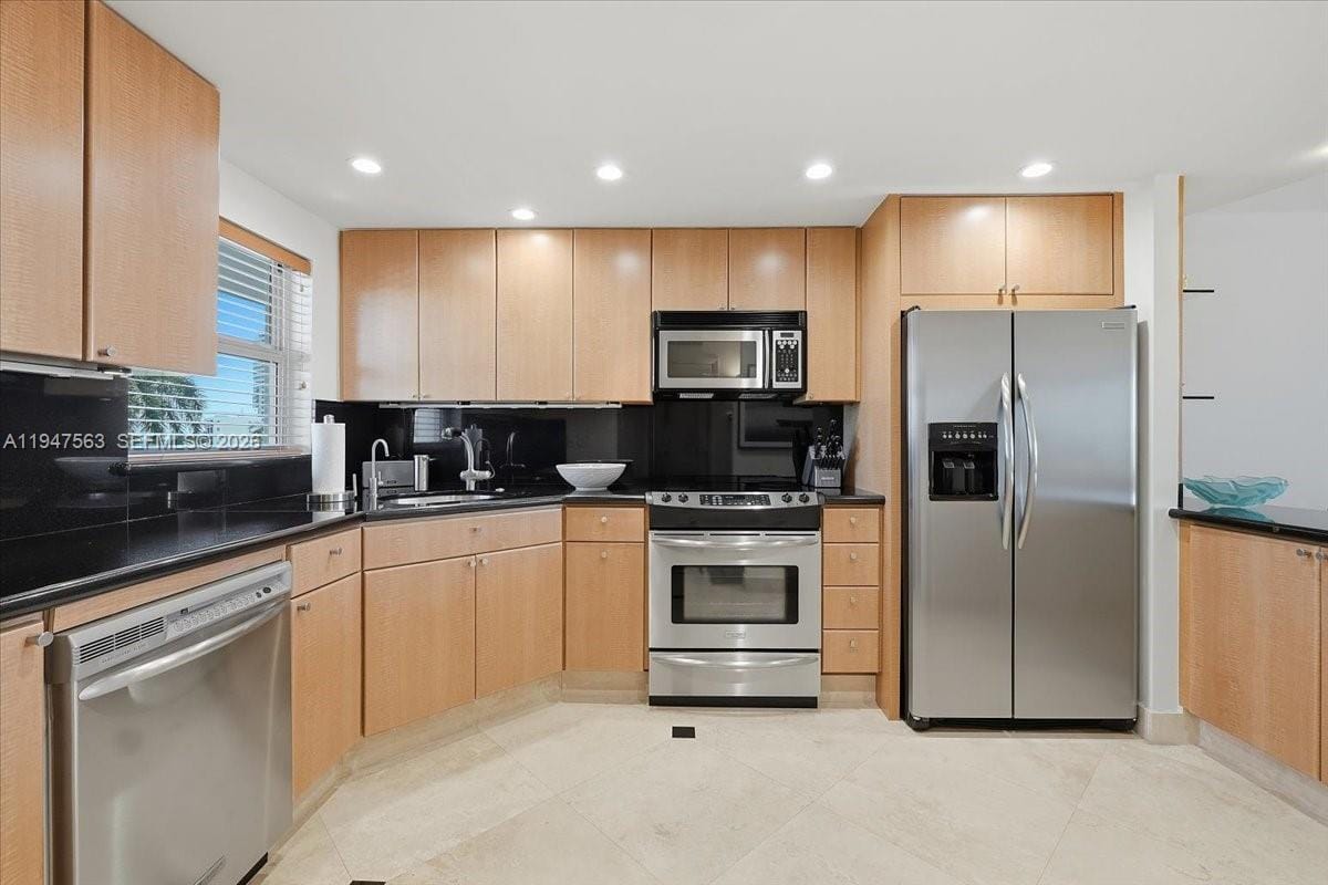 511 Bayshore Drive 504, Fort Lauderdale, FL 33304 photo 9