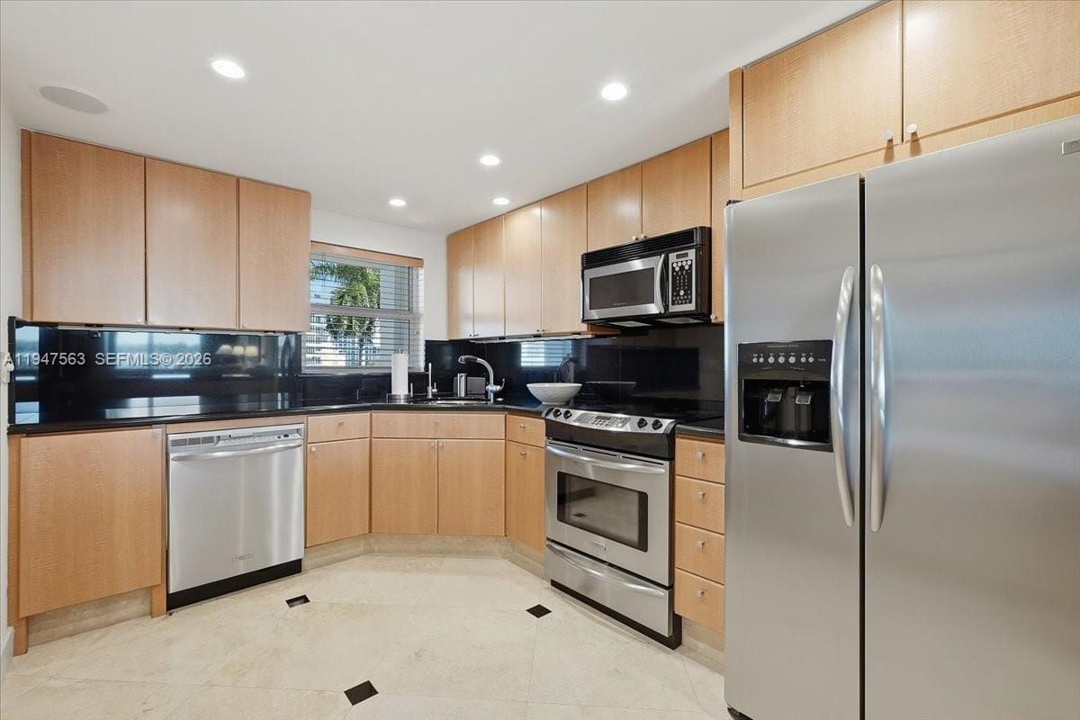 511 Bayshore Drive 504, Fort Lauderdale, FL 33304 photo 10