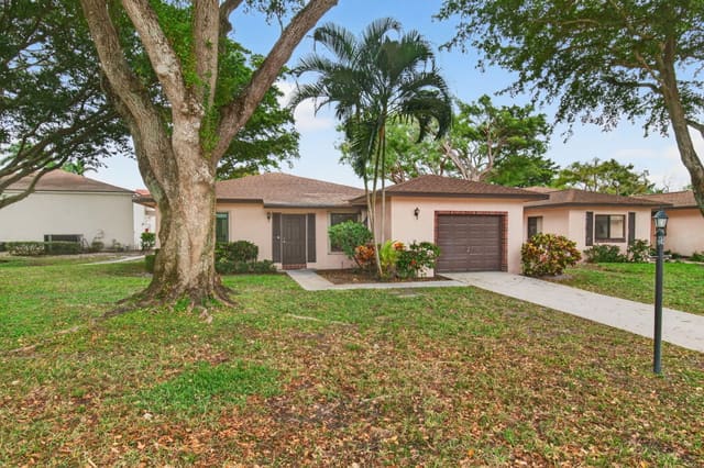 14584 Bonaire Boulevard, Delray Beach, FL 33446