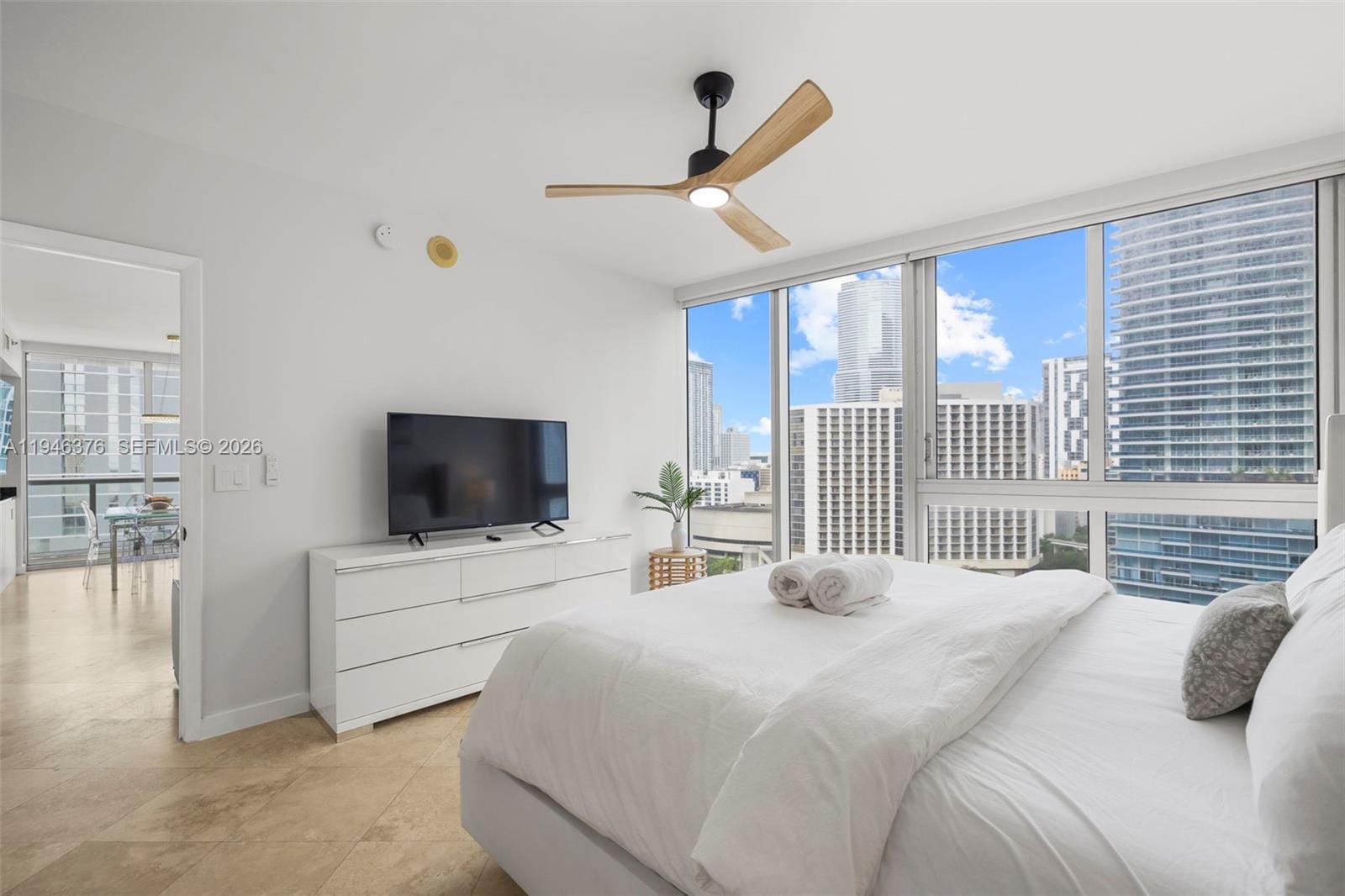 485 Brickell Avenue 1804, Miami, FL 33131 photo 16