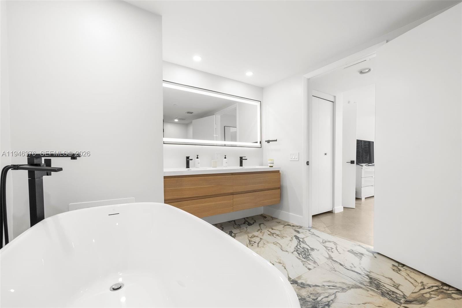 485 Brickell Avenue 1804, Miami, FL 33131 photo 21